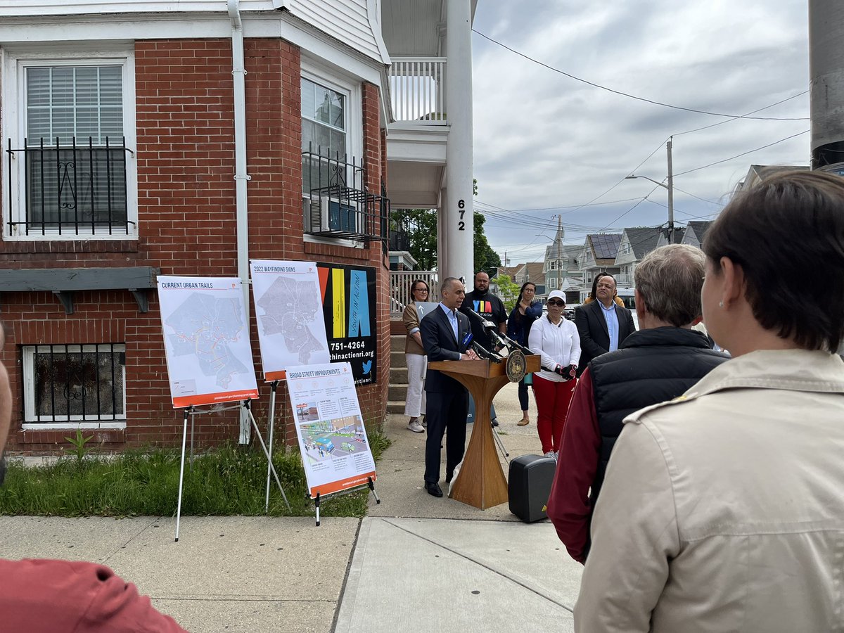 ProvPlanning's tweet photo. Mayor @Jorge_Elorza: “Broad St is going to be a model for how streets can, should, and will be built in the future” #LaBroa #GreatStreets #ViaPVD https://t.co/h8qCyd8OwH