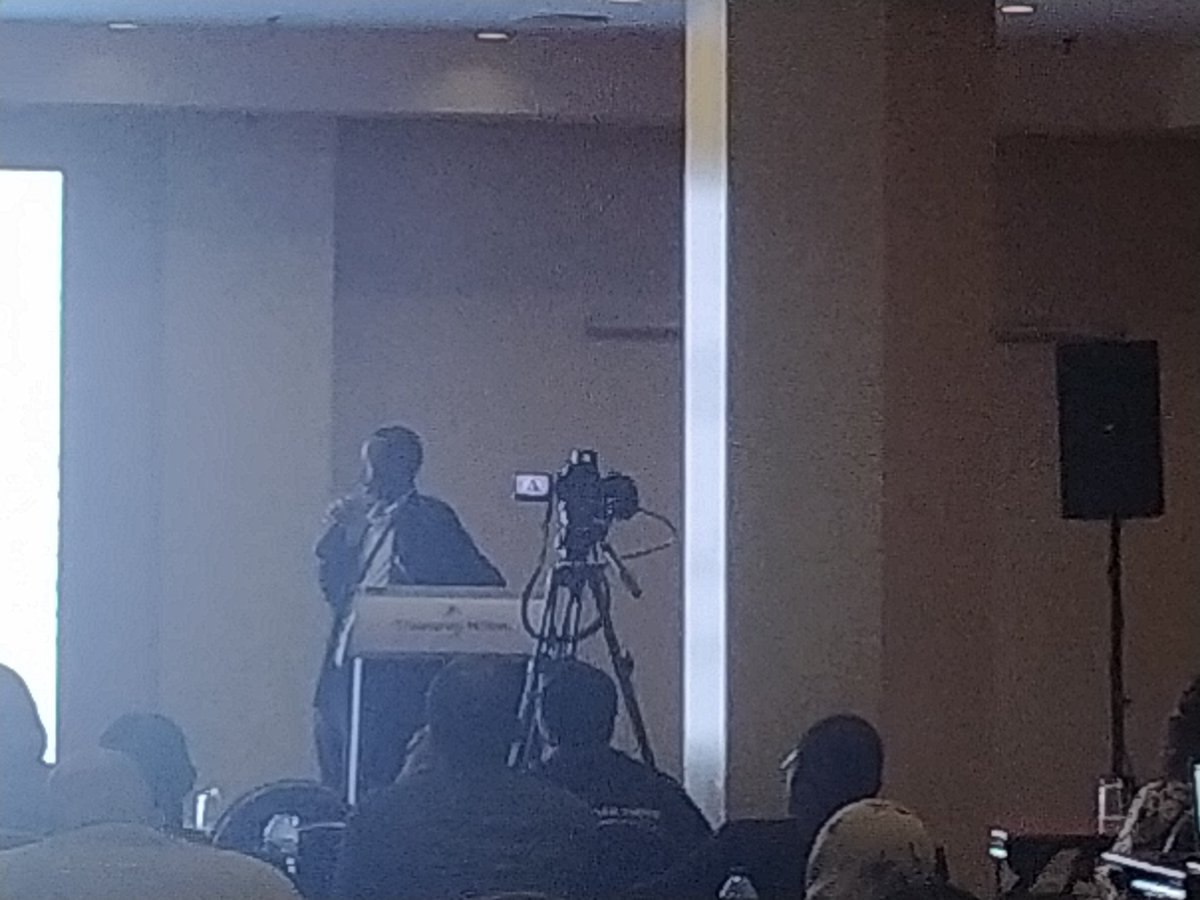 CUBRe01's tweet photo. Dr Pandam presenting on behalf of WASLITBRe #H3AFRICAxABUJA2022
#Bioinformatics https://t.co/hKUpnFzLEX
