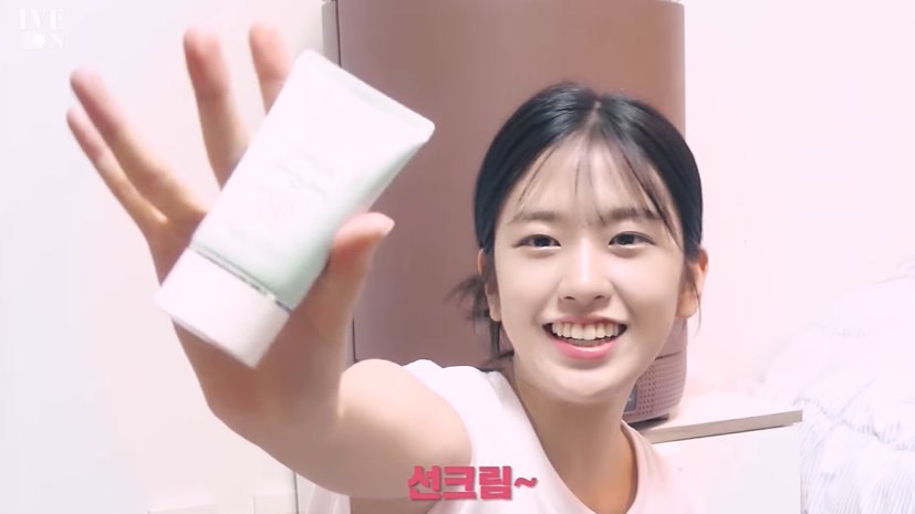 yyujinationn's tweet photo. an yujin, my dream girl. https://t.co/hn4wetfTup