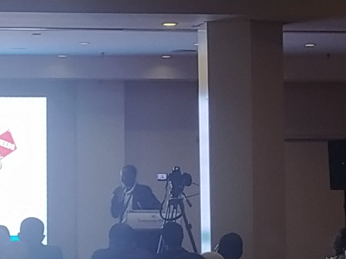 CUBRe01's tweet photo. Dr Pandam presenting on behalf of WASLITBRe #H3AFRICAxABUJA2022
#Bioinformatics https://t.co/hKUpnFzLEX