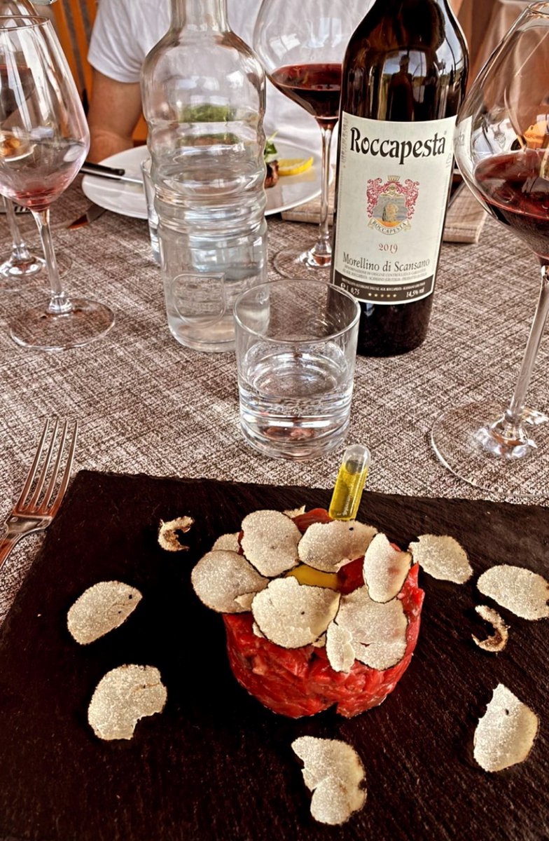 Roccapesta 2019 accompagnato da una tartare di manzo al tartufo 🍷
