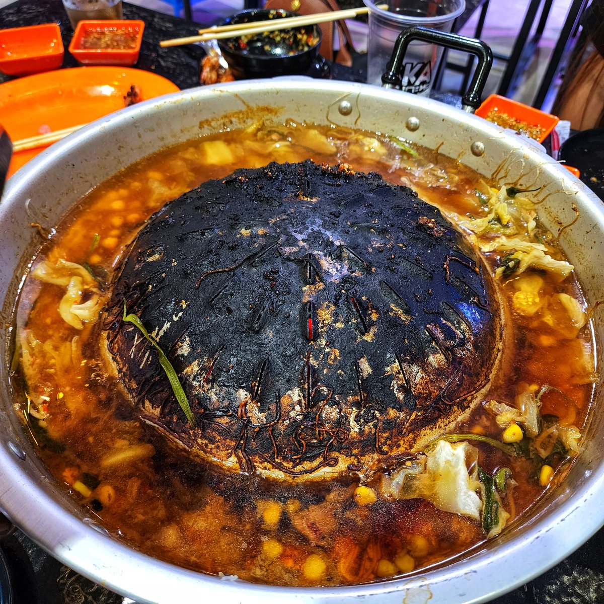 lekaround's tweet photo. 📷 มิติใหม่แห่งการลงรูปรีวิวร้านหมูกะทะต้อนรับกฎหมาย PDPA 😁
.
รู้ไว้ก่อนกิน...
🥓 ห้ามพลาด!! Ska เซ็ต ในเซ็ตนี้จะมี หมูออริจินัล หมูคลุกฝุ่น หมูทอง หมูหม่าล่า หมูพริกไทยดำ 
🥓 สูตรน้ำจิ้มและเมนูหมูต่างๆ บี้ The Ska คิดขึ้นมาเอง แซ่บ เด็ด  
#Lekaround 
#SKAหมูกะทะ #Bietheska https://t.co/zhxXQkL8dC