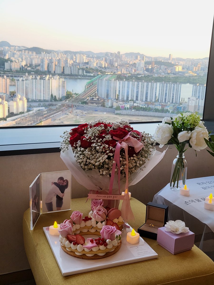 yuuuri37's tweet photo. 💍遅くなりましたがご報告💍

韓国でおっぱさんにプロポーズ貰いました💐
実を言うと2021年の12月17日に両国で籍をいれまして、夫婦として5ヶ月ほど経過しています！

いつも応援して頂き、ありがとうございます💐これからも応援して頂ければなと思います🙂🤎

#日韓夫婦 #日韓カップル #프로포즈 https://t.co/CSD6d3oRjq