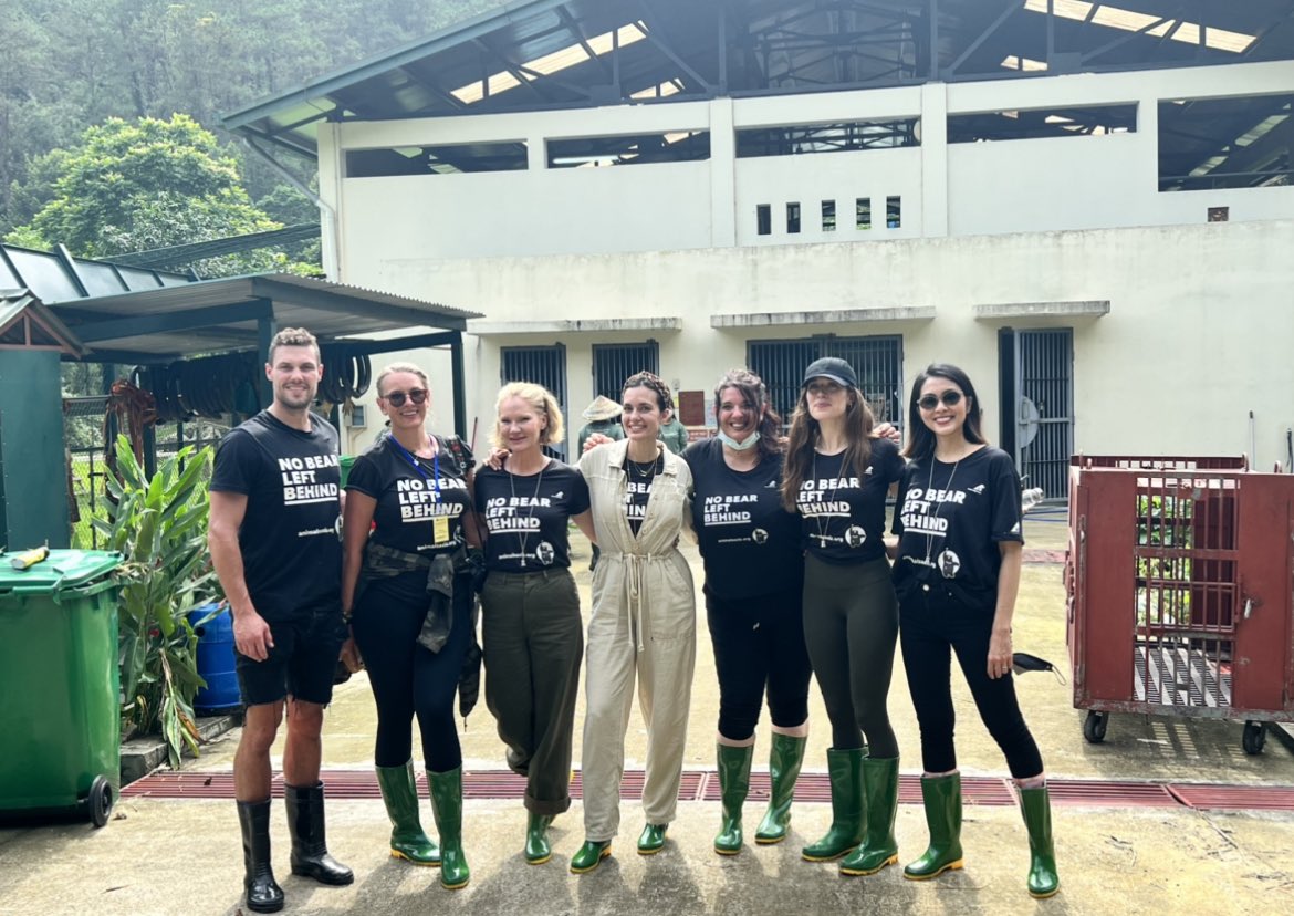 Valeriatwitting's tweet photo. In Vietnam last week for the launch of @AnimalsAsia #NoBearLeftBehind with @iamtarabuck @TorreyDeVitto @marinasqu #HaTang and many celebs around the world 🌎 supporting the end of bear bile farming in VN. Watch the live event : https://t.co/Ers6e1fiZP many familiar faces ! 🐻♥️ https://t.co/eOc2WI2tF2