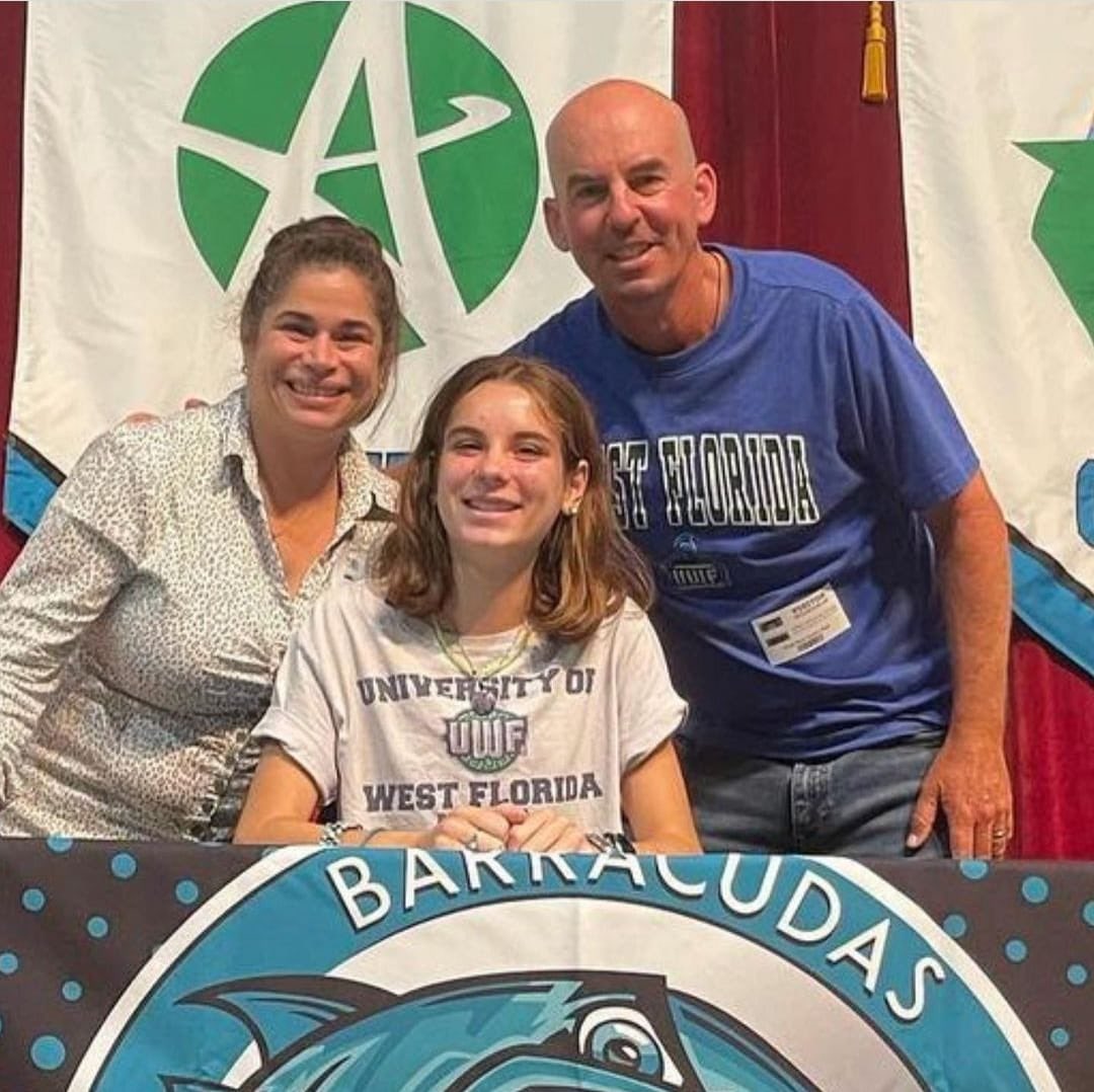 CudaRunners's tweet photo. Signing Day @sr_reef @reefathletics1 

Congratulations to our @CudaRunners Stars that will be continuing their career on the collegiate level

Julia Alvarez-Drago
University of West Florida 

Kalyn Gibbs
South Carolina State University
 
Nyles Yeekee 
Wingate University

Go CUDAS https://t.co/QsYmTqpuxF