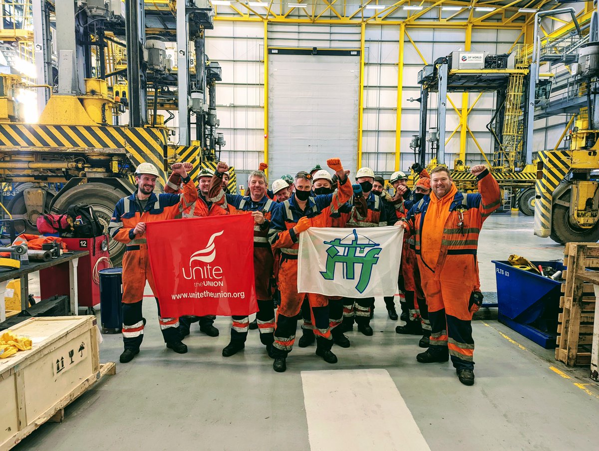 ETF_Europe's tweet photo. #ETFDockers back to our members✊🏼
🇪🇸 In Valencia con los compañeros de @EstibaCcoo  to discuss the working conditions of our 🇪🇸dockers, the new CBA, threats to the pool system, the impact of 🇪🇺 policies on dock work. 

💪Let's face these challenges together👊🏼

#futureofdockwork https://t.co/2Snb8QXSDj