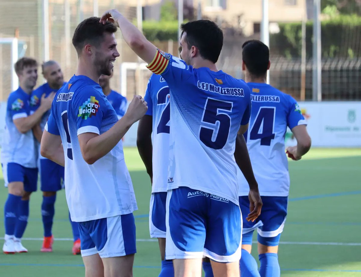⚽CFJ MOLLERUSSA| S'acaba la temporada 2021/22. Una temporada per emmarcar, on hem somiat fins al final i on hem gaudit dels millors moments de l'esport que més ens agrada. 

Gràcies als jugadors, cos tècnic, directiva i afició sense vosaltres no hagués estat possible tot això.