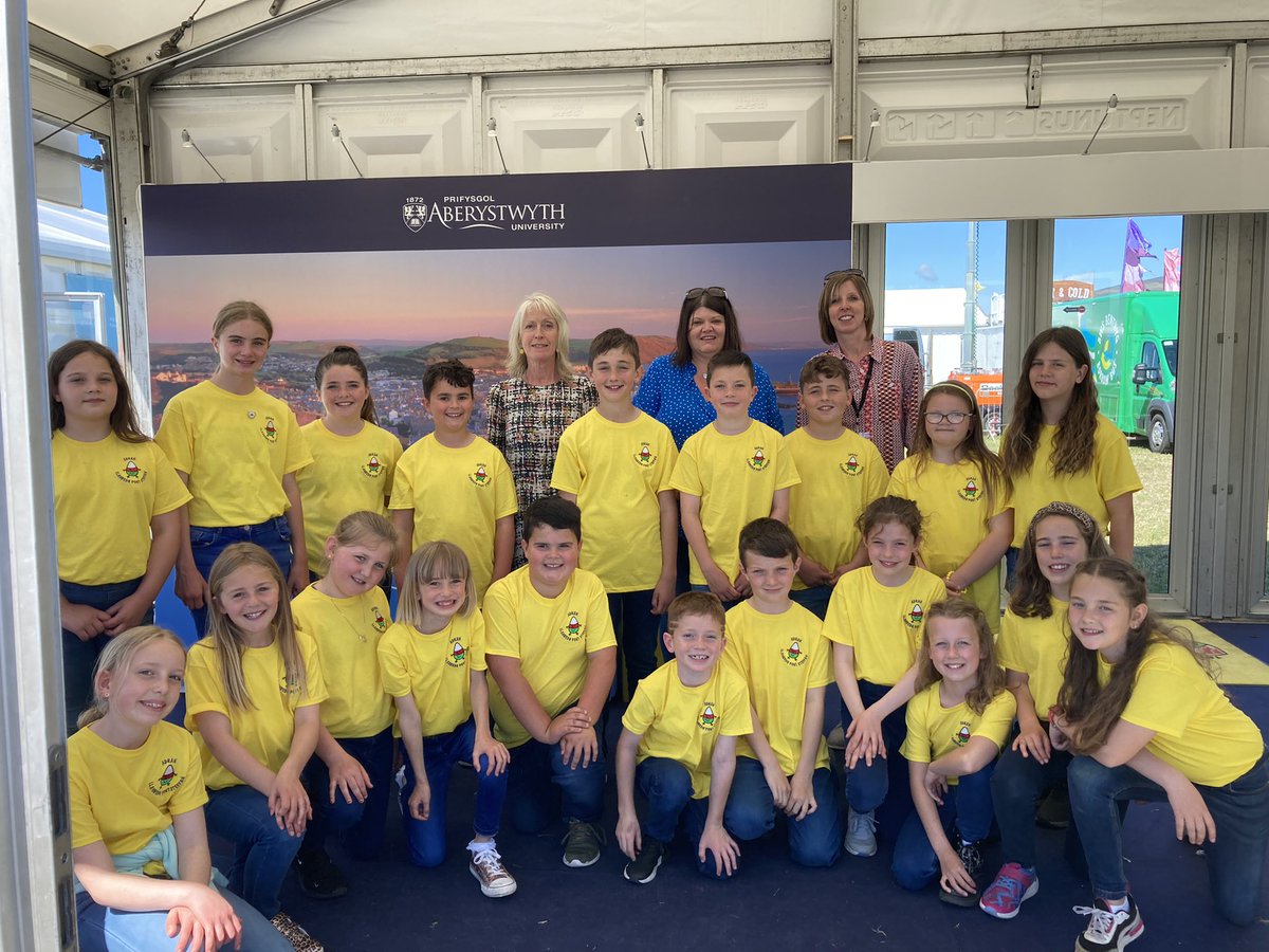 lois_wms's tweet photo. Diolch am gael ymarfer gyda’r piano coch hyfryd @Prifysgol_Aber @pianoscymru. Côr Adran #Llanbed yn barod amdani nawr! @UrddCeredigion @EisteddfodUrdd 🎶👍🏻 https://t.co/0j905gq2C8