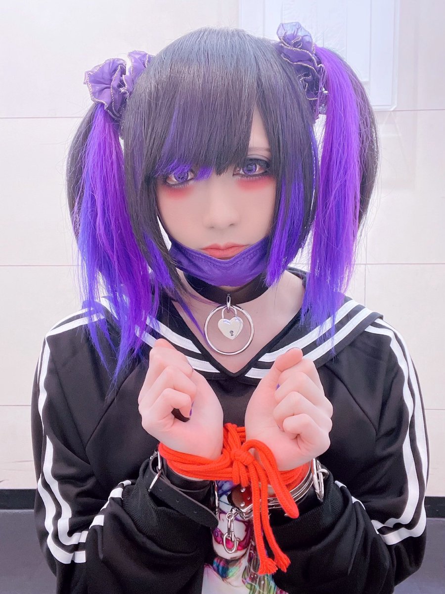 お外で自縛プレイ。いけない子。

#自縛 #縄 #拘束 #縛り #野外 #自撮り界隈
#V系 #セーラー #男の娘 #女装 #女装男子
