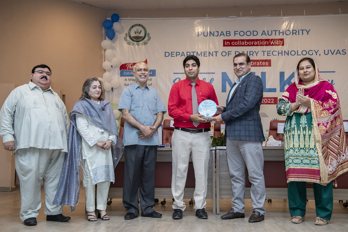 DjMjunaid's tweet photo. Recieving appreciation shield from DG PFA Muhammad Shoaib Khan Jaddon for organizing World Milk Day at UVAS Ravi Campus 2022 https://t.co/Yspj2AI7Jd