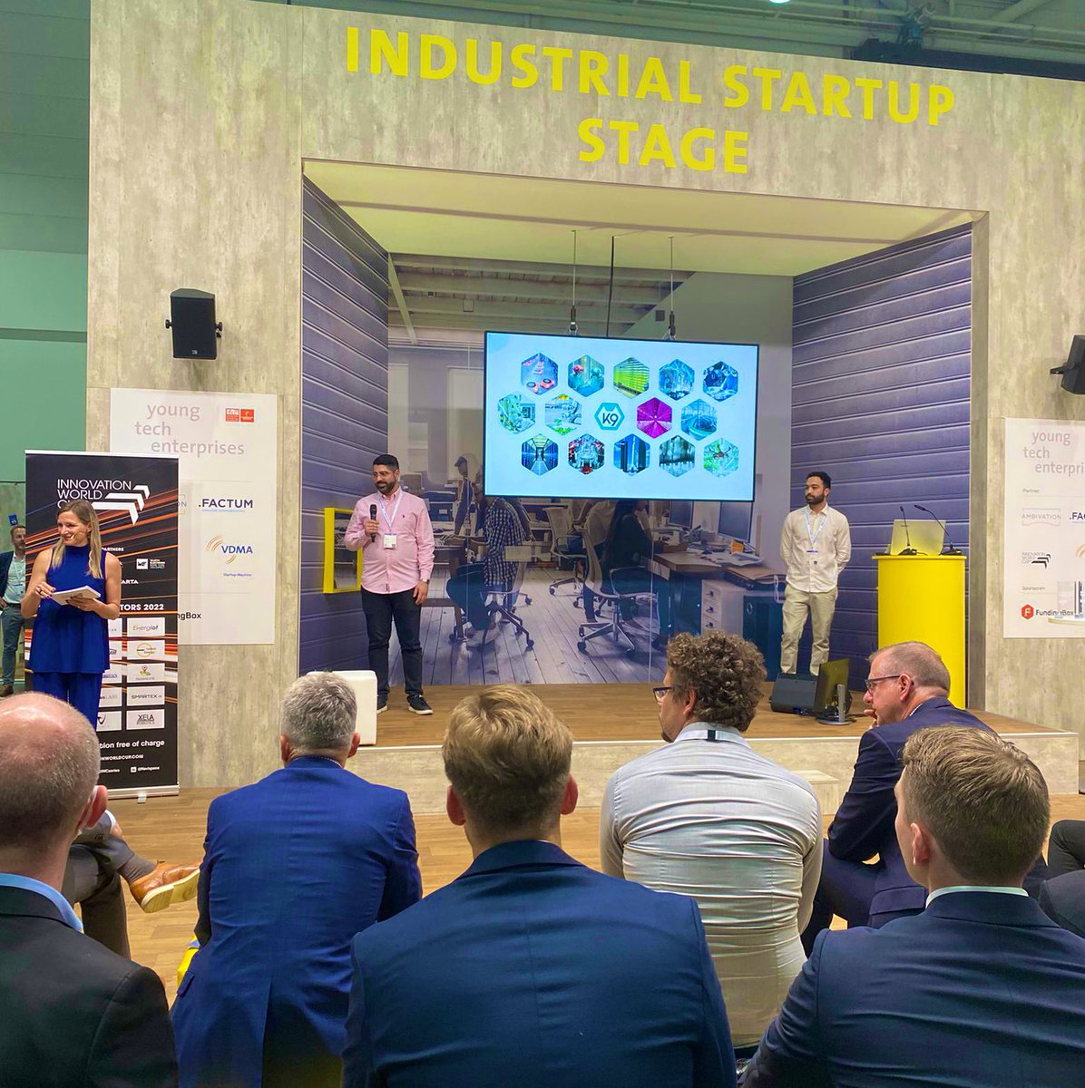 IWCNavispace's tweet photo. 🎤 Let’s heat up the stage right now with @ACsensors Altered Carbon. CEO Ali Rohafza and his colleague David Hicks are showing us their „Intelligent digitalization of scent“ that detects a wide range of gas compounds #IIoT #13iotiwc @hannover_messe https://t.co/PH08uEPEpT