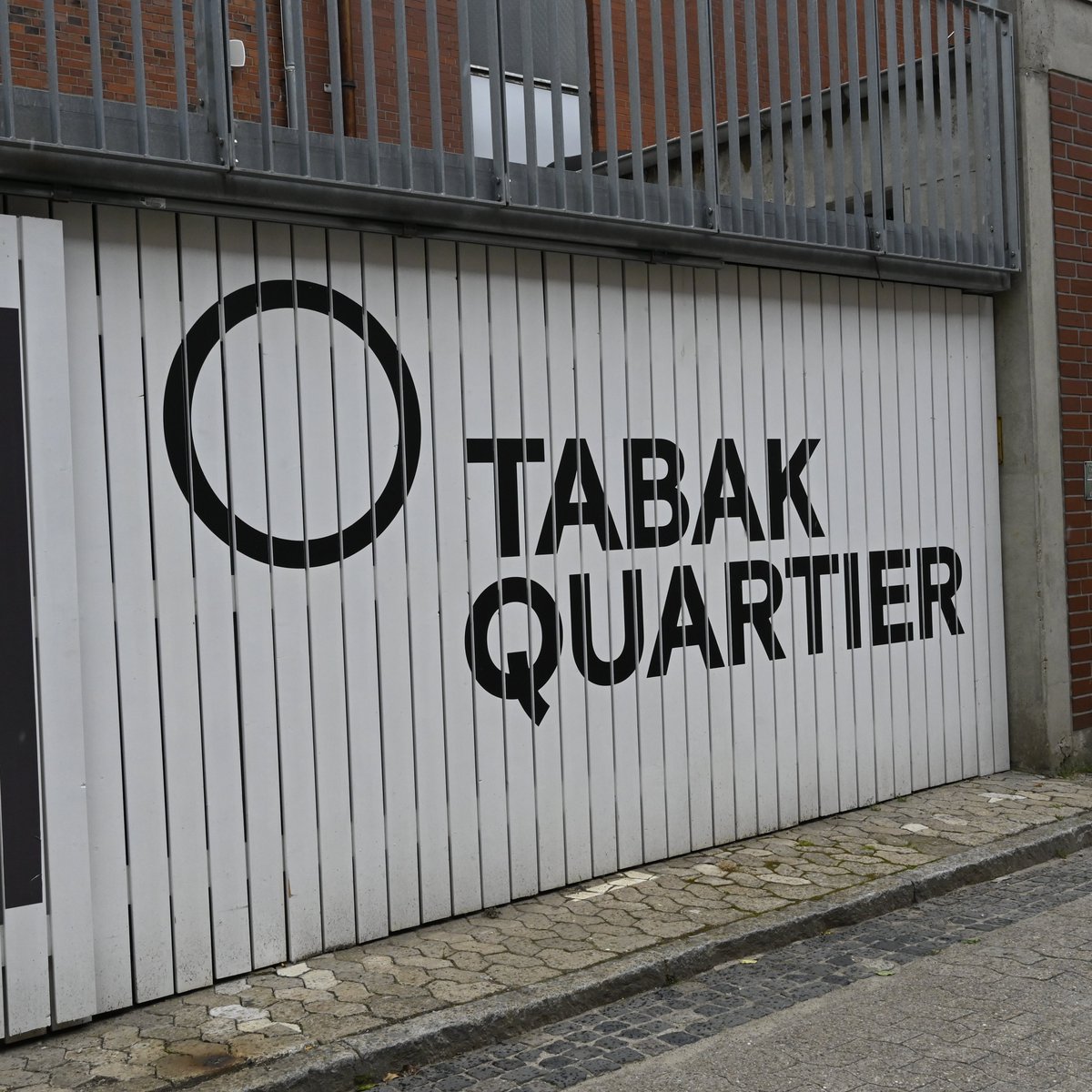 RathausHB_news's tweet photo. Zentrum für Kunst im #Tabakquartier geht in die Umsetzung: Kulturdeputation informiert sich über den neuesten Stand. Bürgermeister Bovenschulte: "Mit diesem Schritt erschließt #Bremen den professionellen Kulturschaffenden neue Räume und Chancen. Wir haben also gute Gründe für... https://t.co/1qw7oJthAE