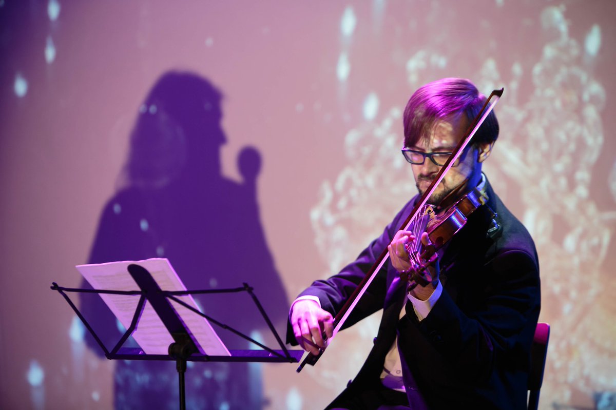 LavaElastic's tweet photo. More fab photos from Lava Elastic @brightonfringe @IronworksBTN show. Our host @BarbsSarah wheeled her opera singing alter-ego La Harlotta out of semi retirement (in reality she & her ‘violin playing boy’ were unable to play together in ‘lockdown times’ Photos by #diensenpamben https://t.co/mSvaGagMYO