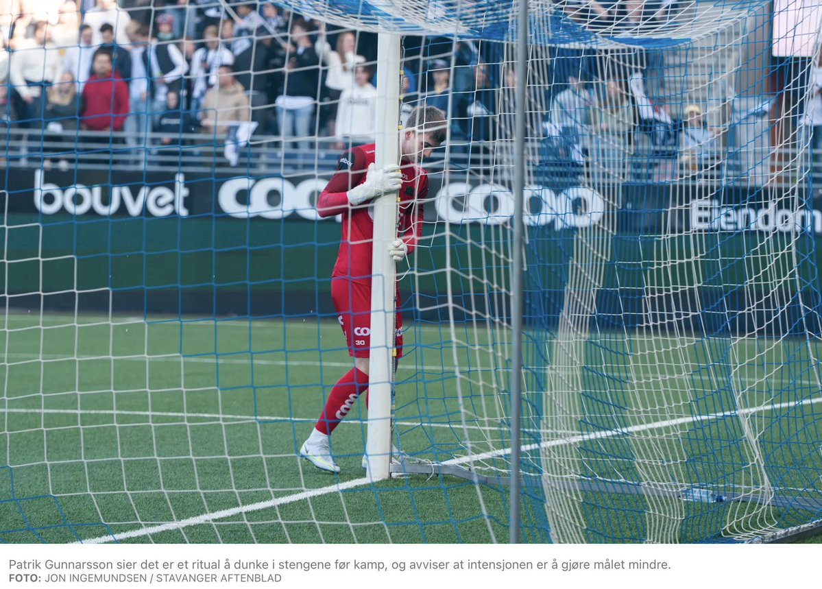 gauseth's tweet image. Viking gjør mye rett. Dette er derimot usmakelig. Viking-keeper Gunnarson flytter altså målets stolper, slik at det blir mindre. Om noen skulle være i tvil: Dette er juks og må straffes. Keepertrener Hegre bidrar med et moralsk kompass ute av kurs...