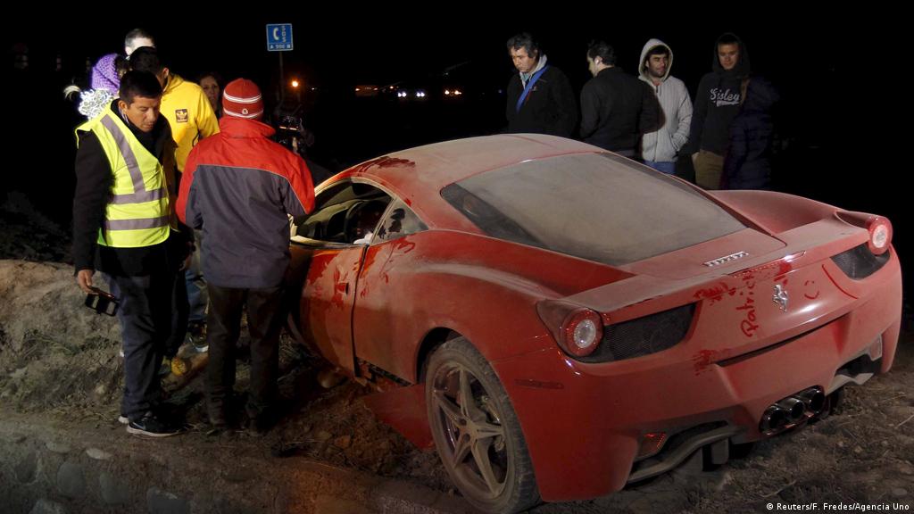 InformacinReal6's tweet photo. @InfoRealF1 Se dice también desde la dirigencia que podría llegar Arturo Vidal como compañero de Salvio tras una temporada de pesadilla en la Scuderia Ferrari. https://t.co/ldYHFERtVm