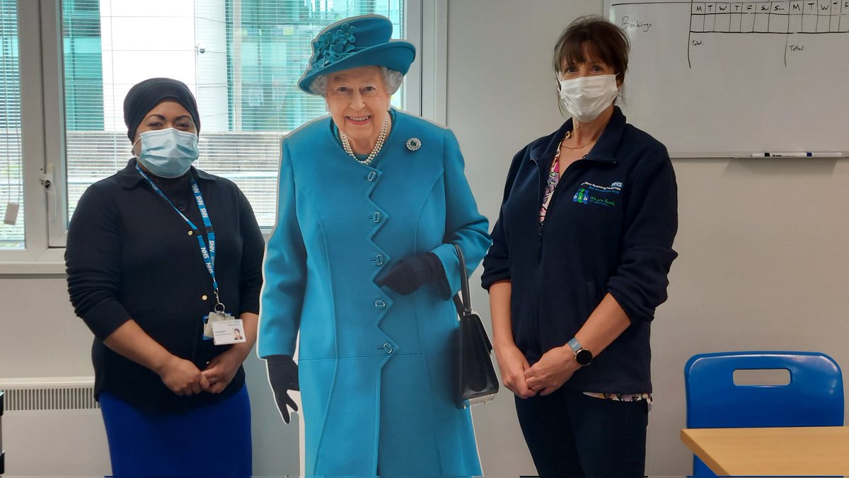 Rukeya and Jacqui welcoming HM the queen at Jacobs Well. @MiahRukeya @ActAsOneBDC