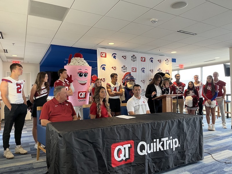 Battle of the Burbs Set to Renew Bixby vs Owasso Football Rivalry bixbyps.org/article/757180…