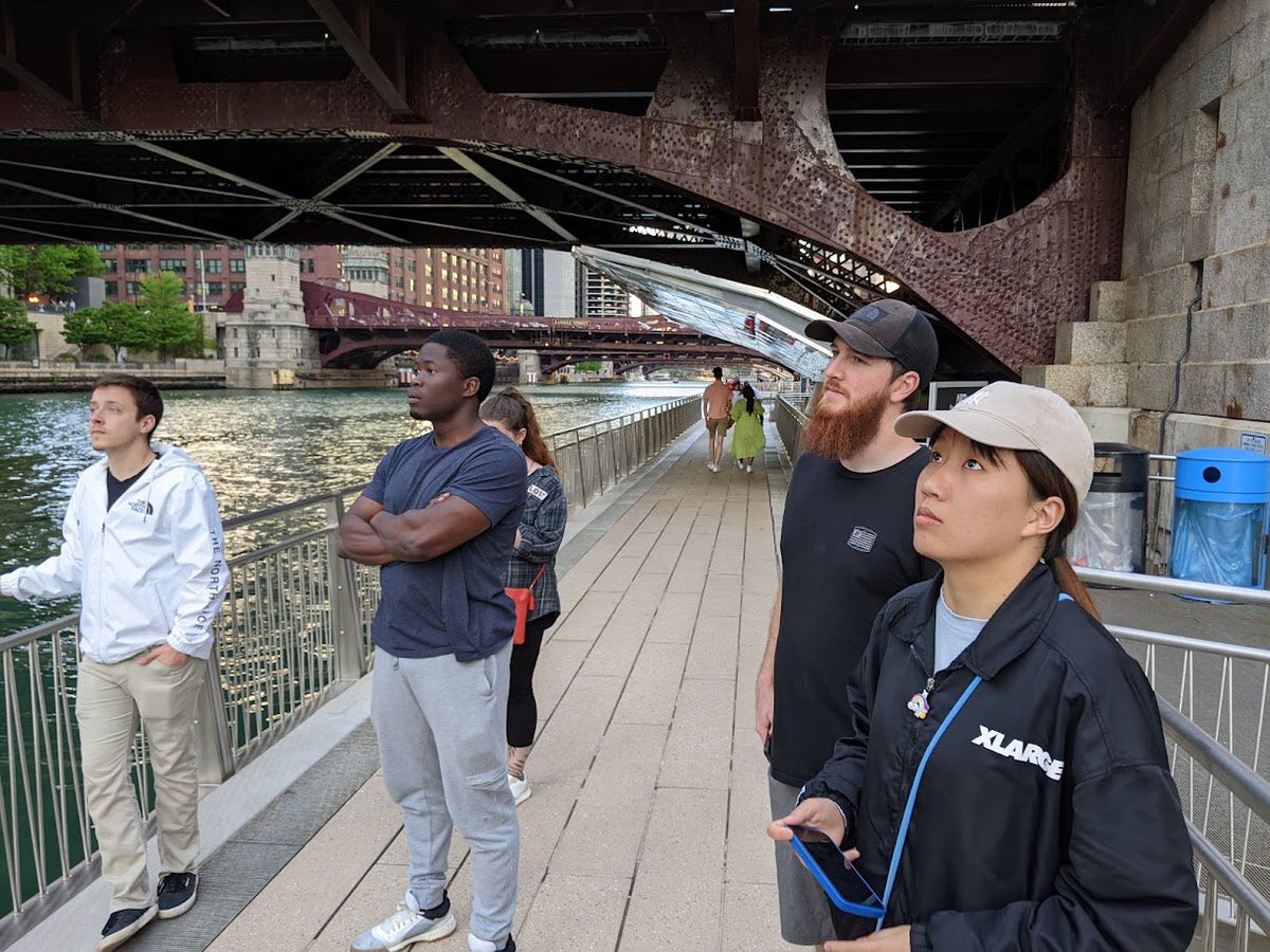una_geo's tweet photo. #una_geo has returned from Chicago! Thirteen students participated and learned about urban geography. Here we visit the Art Institute of Chicago, walk through the downtown "Loop," and take an architectural tour on the Chicago River. Stay tuned for more photos! (Part 1). 1 https://t.co/LrfUMMGgsR