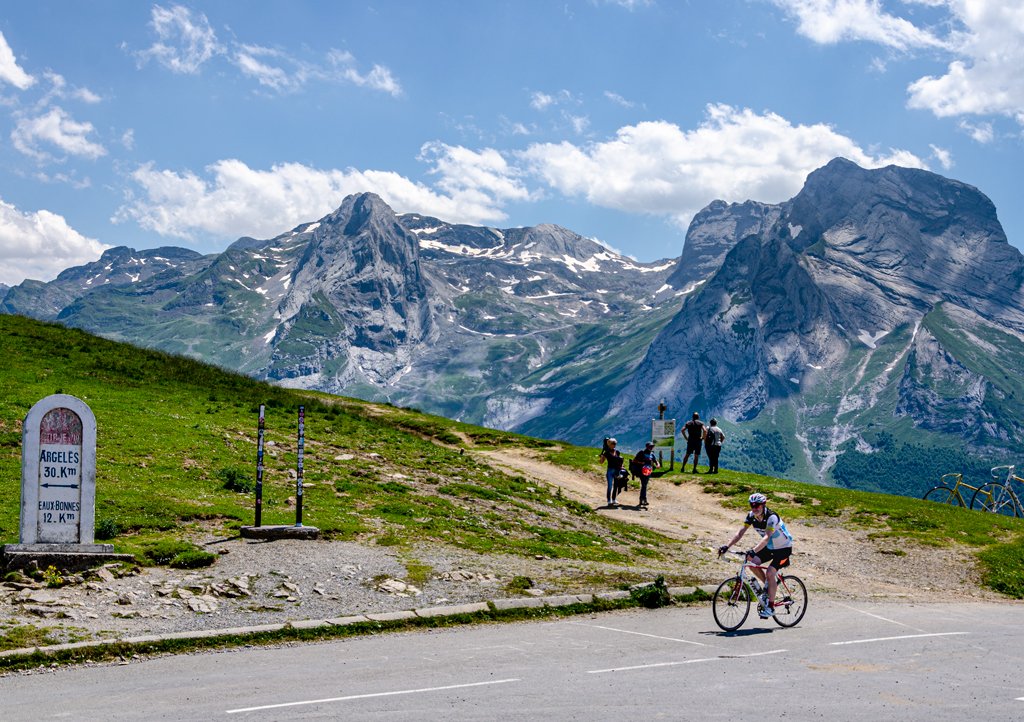 CyclingLodge's tweet photo. The breathtaking Col d'Aubisque for our guests today. 😍
They're following the TDF 2018 route climbing Col des Borderes, Col du Soulor and onto Col d'Aubisque...equals a grand day out! 😁
#cycling #coldaubisque #tourdefrance #cyclisme #ciclismo https://t.co/Q7E0ORHkN4