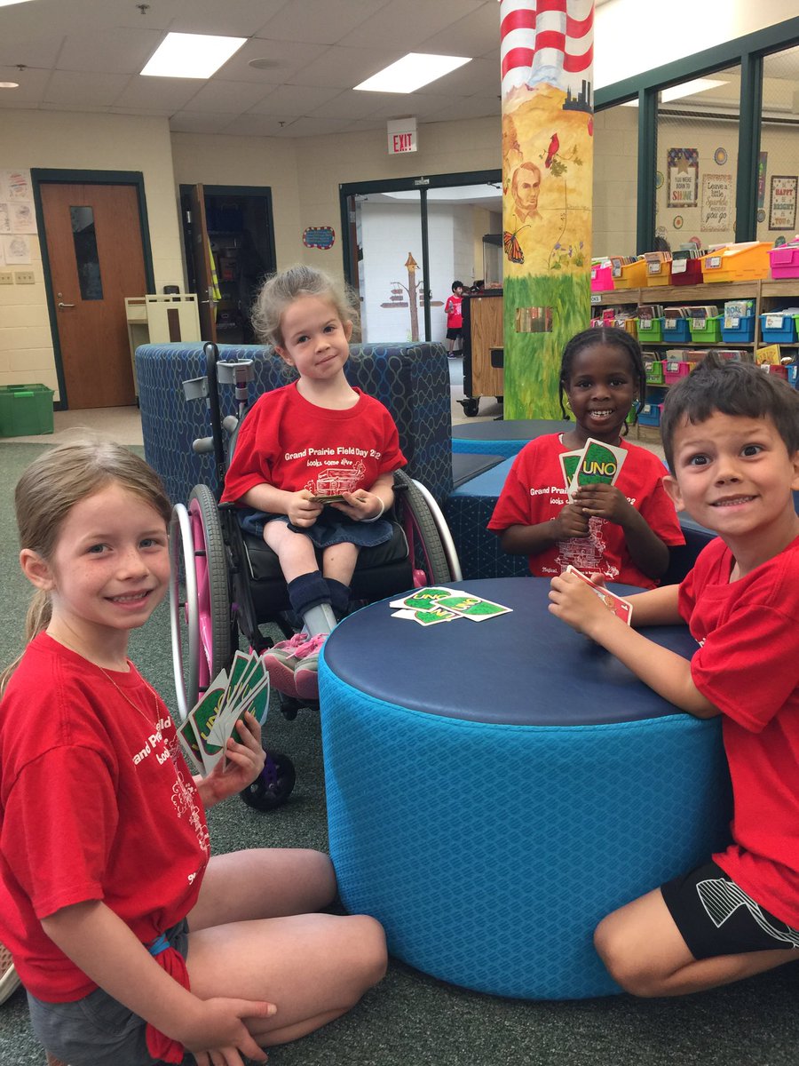 GPLibrary_MrsC's tweet photo. Extra recess with @mrsjackson219โs class. Way to go Golden Shelf Elf winners! @GP157c #GPGoes4Gold #Allin157C #157cGrows https://t.co/ptarvh5Fe9