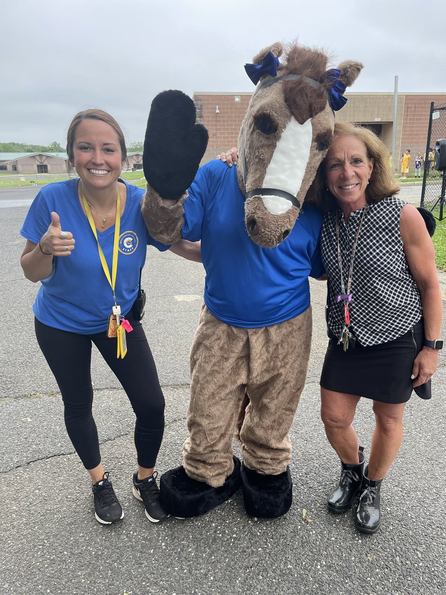MrsCollettCNSD's tweet photo. We are all having a blast on field day! CC the Caring Colt even came to visit! Thank you @ColtsNeckHealth and Mrs. Ippolito for a super fun day! @MrsRausoCRES @ConoverRoadES @Colts_Neck_PTO https://t.co/l5lpWP9HPA