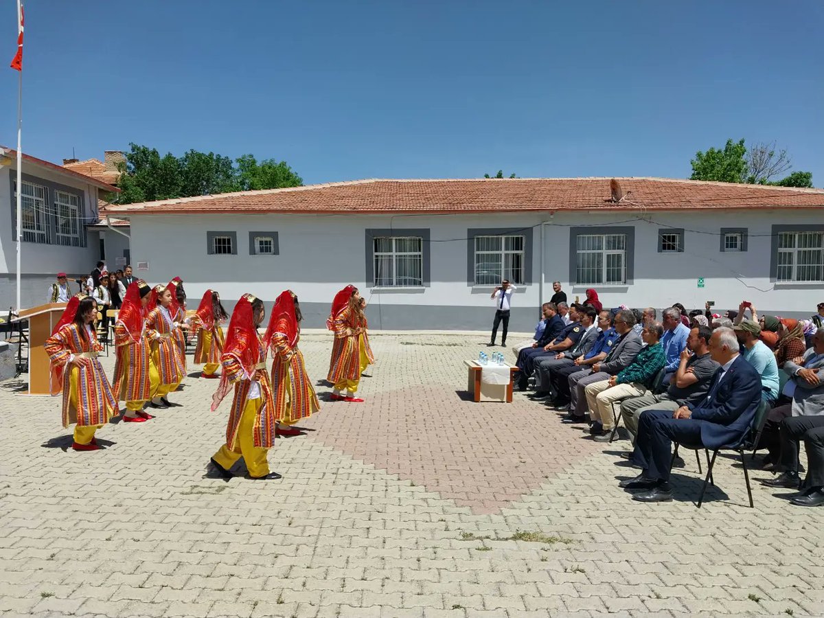 baliseyhkay's tweet photo. Hayat Boyu Öğrenme Haftası Etkinliği kapsamında; Kaymakamımız Sançar Batuhan KURDU, ilçemiz Halk Eğitim Merkezi Müdürlüğünde gerçekleştirilen programa katılım sağladı.
#BalışeyhKaymakamlığı 
#Balışeyh https://t.co/NBJA5rrNey