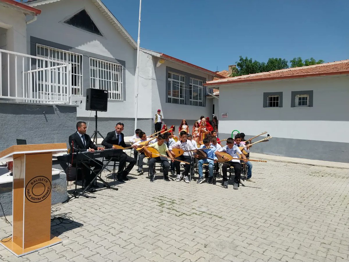 baliseyhkay's tweet photo. Hayat Boyu Öğrenme Haftası Etkinliği kapsamında; Kaymakamımız Sançar Batuhan KURDU, ilçemiz Halk Eğitim Merkezi Müdürlüğünde gerçekleştirilen programa katılım sağladı.
#BalışeyhKaymakamlığı 
#Balışeyh https://t.co/NBJA5rrNey