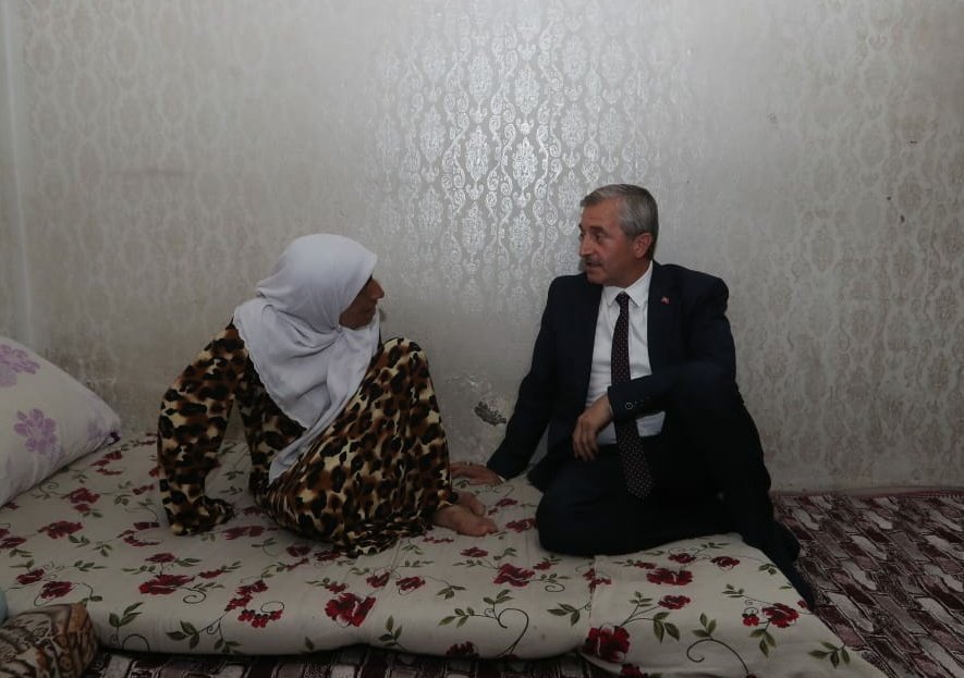 mtahmazoglu's tweet photo. Kendini bilmez hadsiz tarafından şiddete maruz kalan Leyla annemizi ziyaret ederek geçmiş olsun dileklerimizi ilettik

Ecdadımızın din, dil, ırk ayırt etmeksizin yüzyıllarca yaşadığı bu topraklarda zalimin zulmüne izin vermeyecek,her daim mazlum kardeşlerimizin yanında olacağız🇹🇷 https://t.co/x7norMn4MH