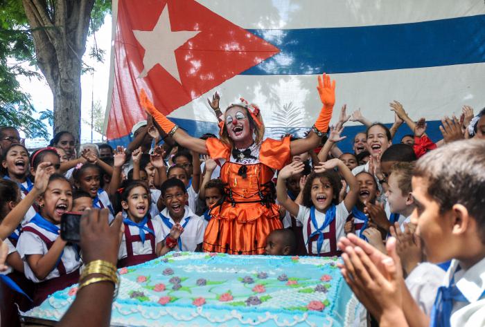En Cuba, los niños y niñas son lo más grande.
#InfanciaFeliz #SomosFelicesAqui 
<a href="/UJCdeCuba/">UJC de Cuba</a> <a href="/OPJMCuba/">OPJM Cuba</a> <a href="/NislayMolina/">Nislay Molina Nápoles</a> <a href="/aylinalvarezG/">Aylín Alvarez García</a> <a href="/KelyAlvarezFer4/">Kely Alvarez Fernández</a> <a href="/Vismar_rd/">Vismar</a>