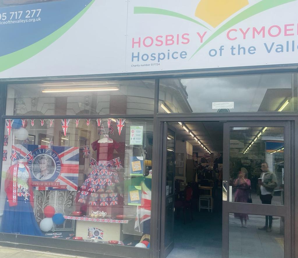 BlaenauGwentCBC's tweet photo. Thank you to our Town Centre businesses for taking the time to decorate their shop windows to celebrate the Queens Jubilee. Here are some pictures of the shops in Ebbw Vale. #shoplocal #supportlocal https://t.co/HbXCDfSvez