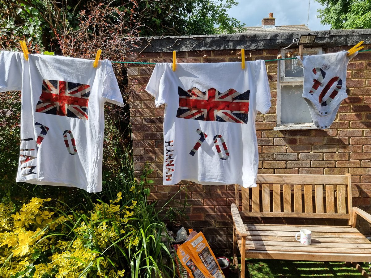 Hannahmgxo's tweet photo. Recycling our @AldiUK  bag 🤣 #JubileeCelebration  #Jubilee  #jubileecreation https://t.co/h2KOshuRpX