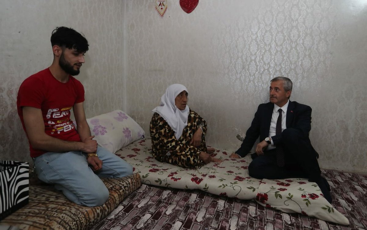 mtahmazoglu's tweet photo. Kendini bilmez hadsiz tarafından şiddete maruz kalan Leyla annemizi ziyaret ederek geçmiş olsun dileklerimizi ilettik

Ecdadımızın din, dil, ırk ayırt etmeksizin yüzyıllarca yaşadığı bu topraklarda zalimin zulmüne izin vermeyecek,her daim mazlum kardeşlerimizin yanında olacağız🇹🇷 https://t.co/x7norMn4MH