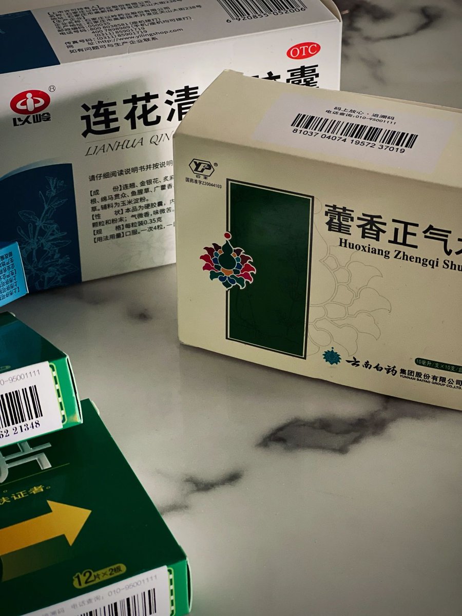Ada0718a's tweet photo. 孤独，其实也是一种修行
生病时，人都会比平时 脆弱���多。
感冒发烧🤧流鼻涕
鼻塞头��嗓子痛
胃痛呕吐咳嗽
一个人静静的在家，发烧烧到39度，找骑手买了药
烧好热水
把烧水壶放在床头柜上，泡上花茶 多喝热水排毒
吃了退烧药 感冒药 蜷缩到被子里，希望睡一觉就会好一些 https://t.co/14JPZQYLjX