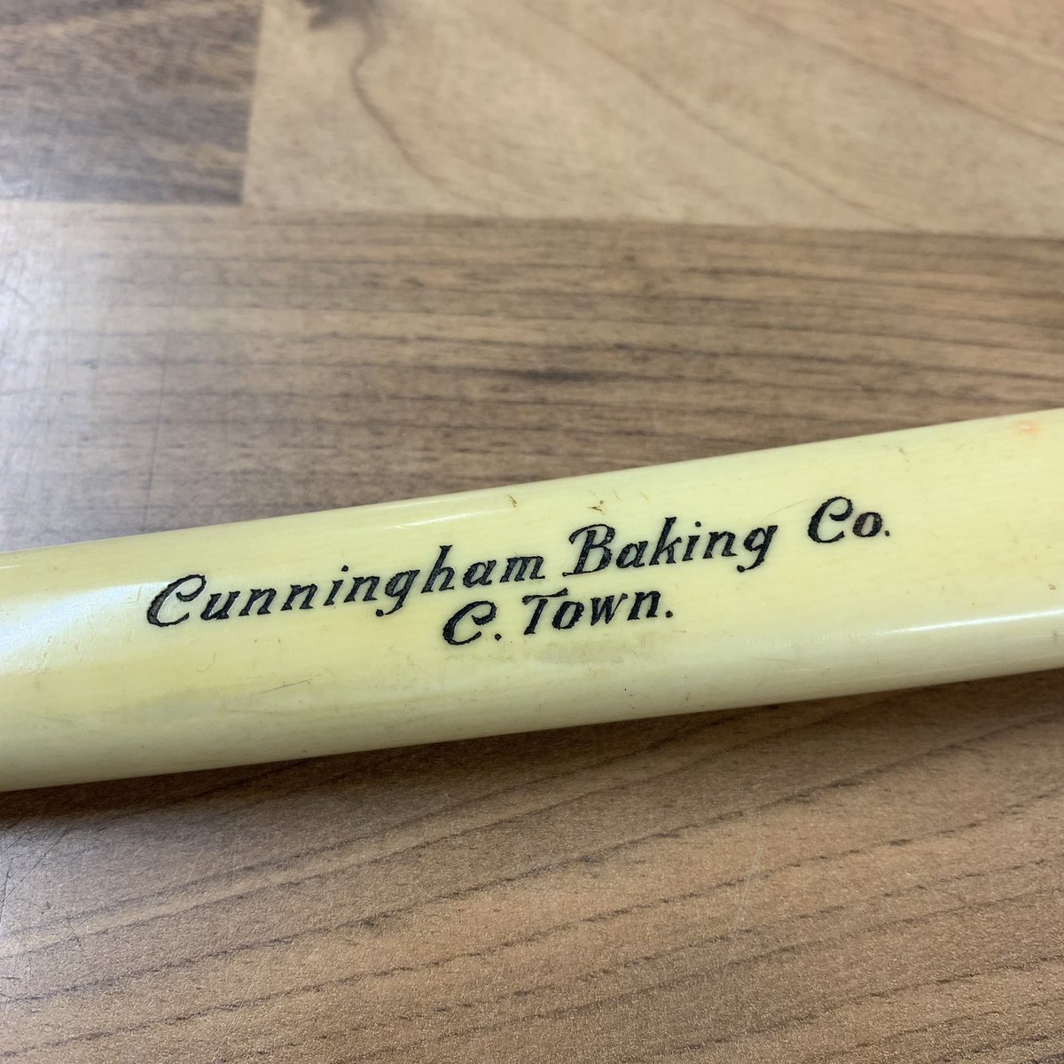 khinosm's tweet photo. I wonder if they still exist? #cunninghambakeryco #bakery #cakeknife #weddingcakeknife #cunningham https://t.co/IAEasbeMTF