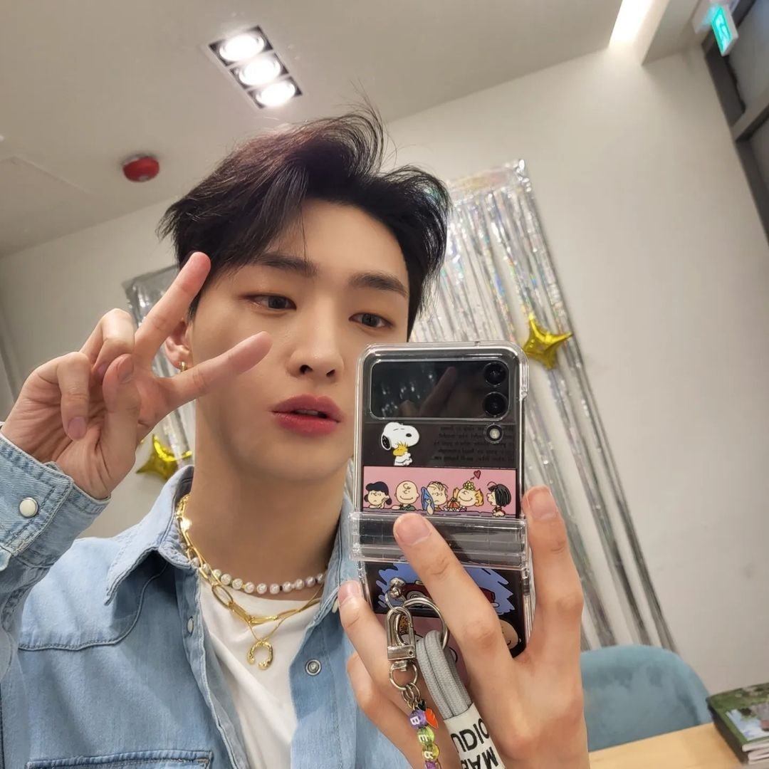 jisung_note's tweet photo. * 220601 윤지성 떡밥 정리

⑴ 룽스타그램 사진 3
⑵ 룽스타스토리 사진 1
⑶ 모비딕 유튜브 <팔아야 산다> ep.4
 - https://t.co/JSyep3N0uO
⑷ 멤버십 [밥알 only] 6월 밥알 생일 축하 사진 1 https://t.co/yJcTZnzbQb