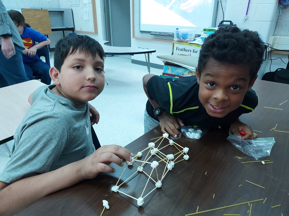 vwilliams214's tweet photo. @TerrellISD @STEMbyThomas @TeachingSTEM @NASASTEM 
#STEM fun stem project building a bridge in the ACE program today😃#steam #terrelltogether https://t.co/ojwUGjEVDj