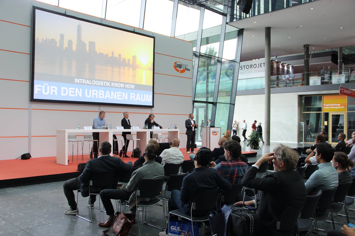 tup_com's tweet image. Tag 2 @LogiMAT_Messe 2022 - 
Unser GF Mathias Thomas sprach über eines seiner Herzensthemen: @RULSystem 
- die Nutzung von intralogistischer Materialflusstechnologie als Basis zukünftiger Versorgungskonzepte. 🍃

#logimat #Logimat2022 #Citylogistik #smartcity 🏙️ @LogiMATDaily
