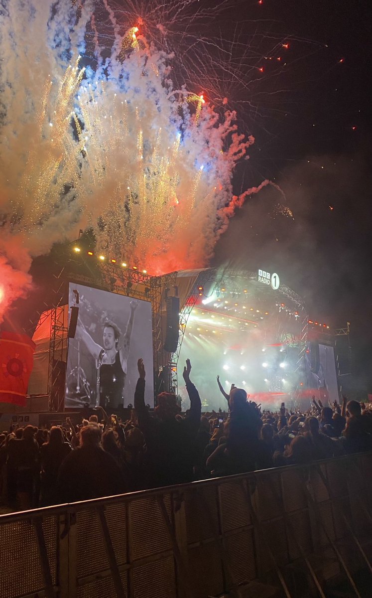 leafy_liv's tweet photo. also came to say i saw harry styles the other day 
no i’m not ever recovering from this i want to go to so many concerts and this is the start of it
will be back to streaming after my exams (3 ish weeks 🫶) https://t.co/Nt5FabNKCQ