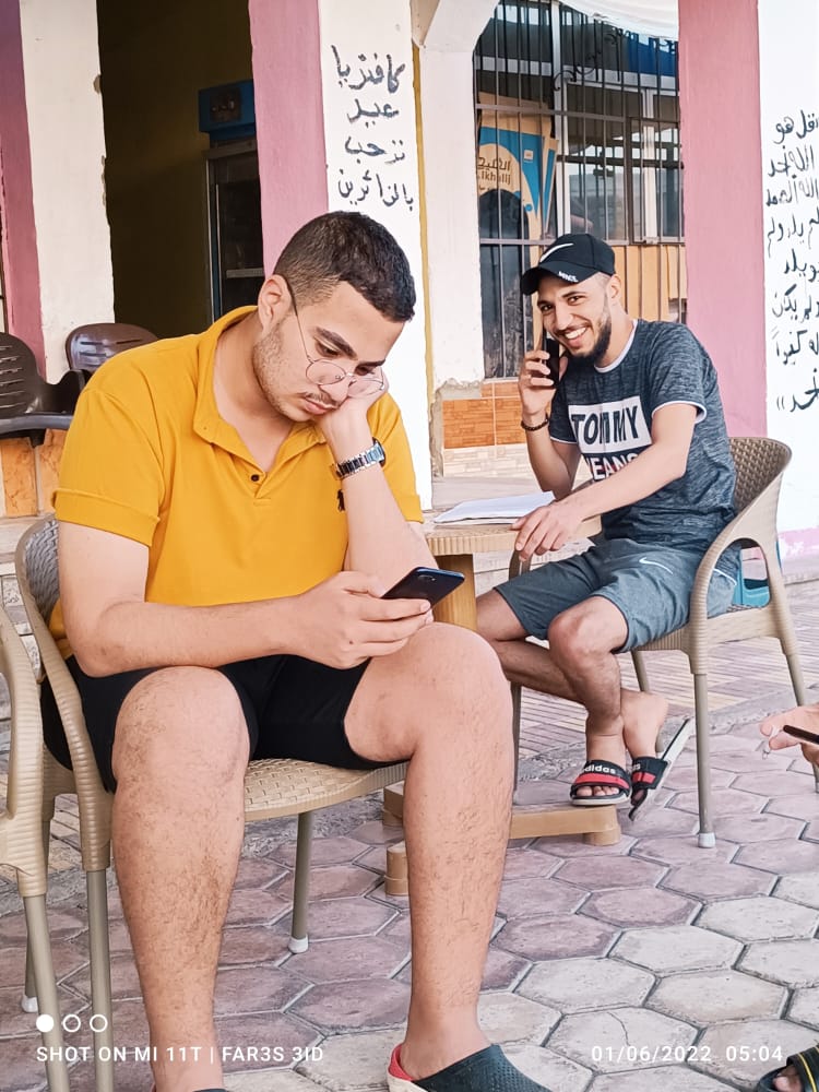 لما تبقي خايف من الامتحان وبتراجع.... 
صاحبك ف العالم الموازي 😂❤
