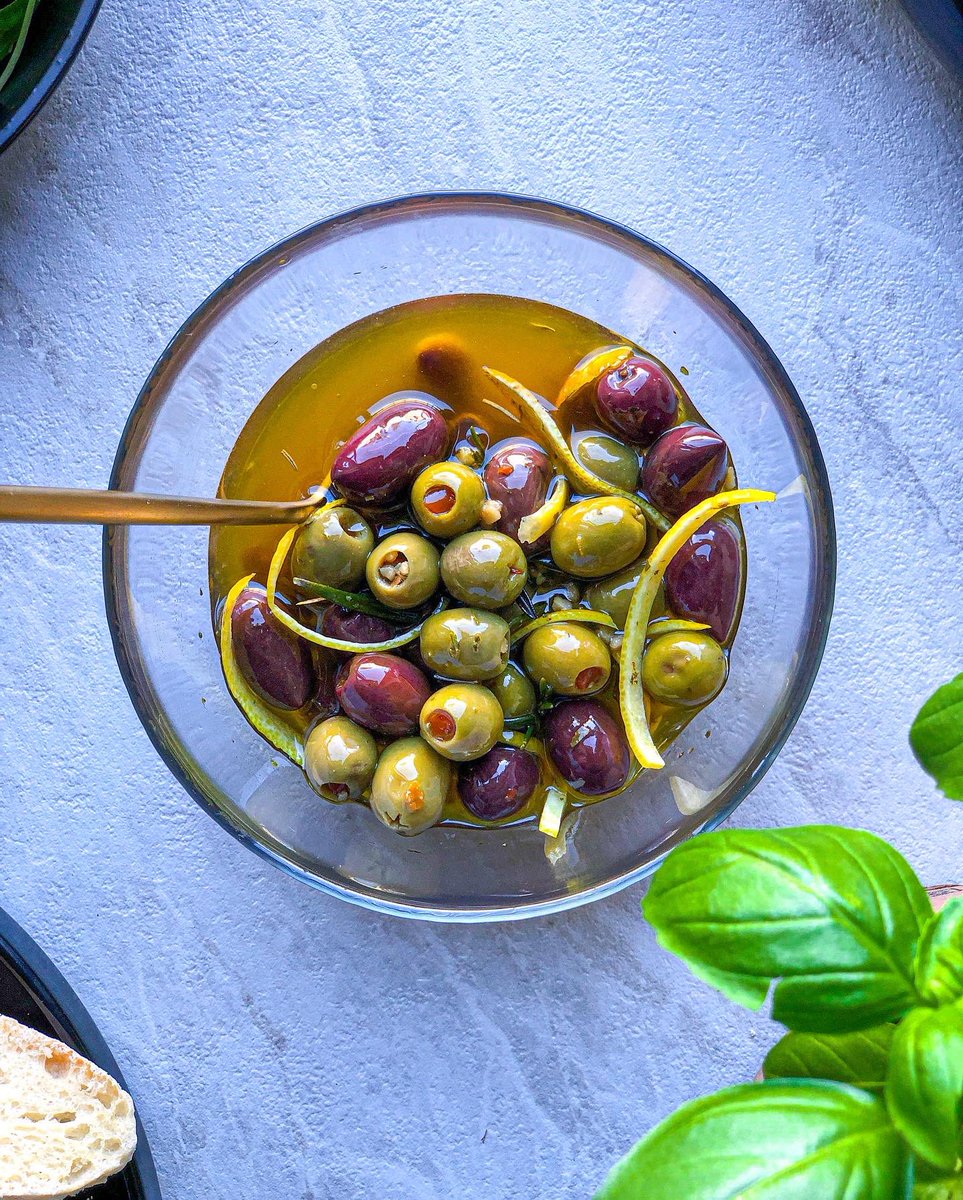 LoyisoManga1's tweet photo. Homemade marinated olives using our amazing Ubuntu Extra Virgin Olive Oil. 

These are great for any dish and takes your olives &amp; olive oil to whole new other flavourful level.

This would also be a great gift for all your @ubuntu_evoo loving friends and family.

#ubuntuevoo https://t.co/gx1LsIx8si