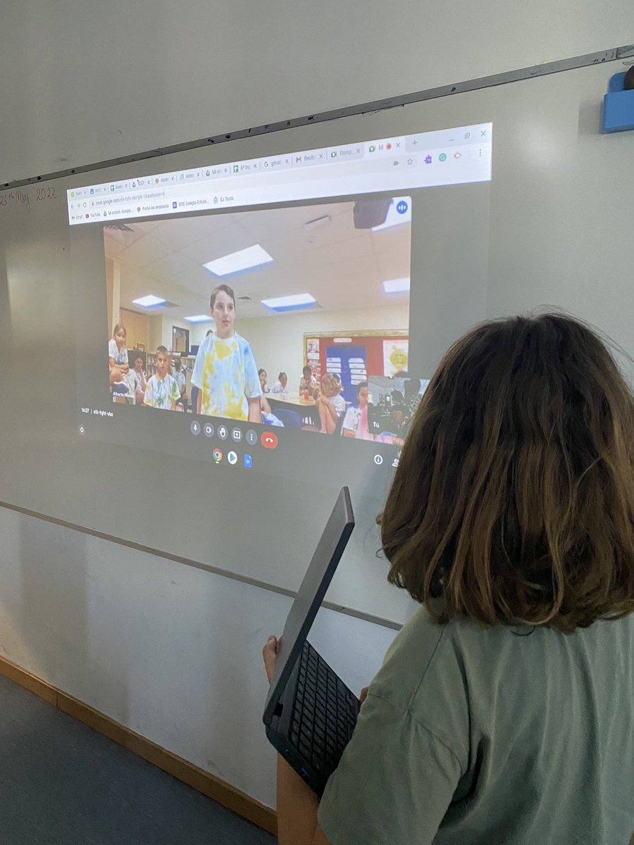 Last Thursday 6th graders had another Language Exchange with a school in Dover (Delaware USA). 🇺🇸 Thank you <a href="/AlbertoMories/">Alberto Mories</a> for letting us taking part in your class <a href="/ColeEstudiantes/">Estudiantes International School</a>