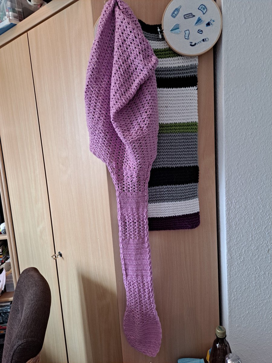 HandmadeHeartz's tweet photo. This was originally going to be a piece for the autistic creative festival in April, but, uhhh...
It's a spoon cowl! It's not very well designed! We may redesign the same idea later, but for now I'm moving on to the next project. #AutisticCreativeTakeover #InfiniTints https://t.co/gpeiCxMeDS
