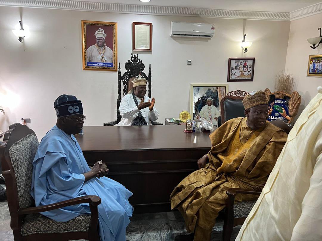 Tinubufrontier's tweet photo. The real party man and the frontline #APC presidential aspirant, Asiwaju Bola Ahmed #Tinubu meets with the Obong of Calabar, HRH Edidem Ekpo Okon Abasi Otu V while on a consultation visit with party delegates in the state. #Tinubu2023 @officialABAT @BabajideFadoju @CalabarBlog https://t.co/et7itTiISU