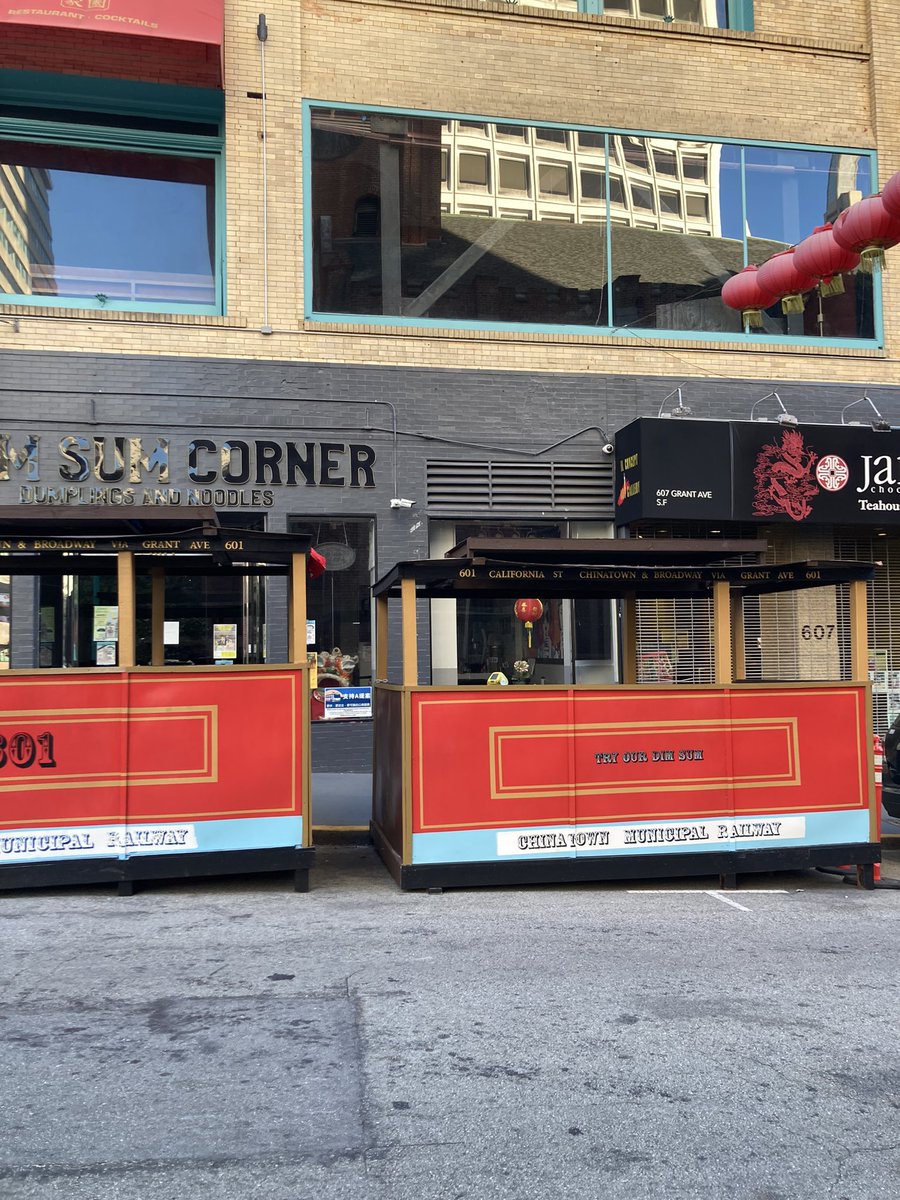 Dim sum express line in front of my fav chocolate shop <a href="/jadechocolates/">Jade Chocolates</a> ! #munidiaries