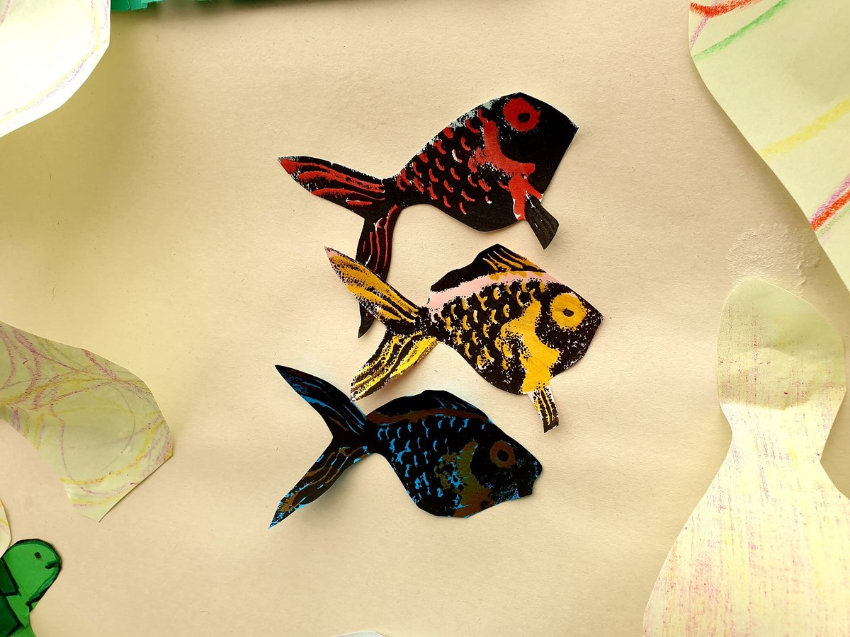 DileuTlodi's tweet photo. Gwaith hyfryd #LlythyrauDrosyGreadigaeth🎨🌱 @DileuTlodi yn yr #Urdd2022 heddiw. Dewch draw i ddweud 👋
Beautiful artwork being created in the Urdd today. Why not come and say hello? 🐟🐠#LettersforCreation #ClimateCrisis https://t.co/AdGcgJk7ZL