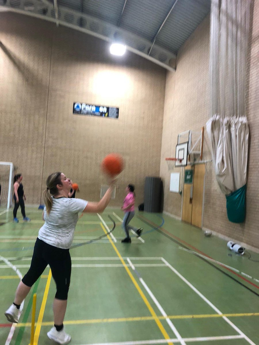 FCComFoundation's tweet photo. 𝗨𝗡𝗜𝗧𝗘 𝗙𝗜𝗧𝗡𝗘𝗦𝗦 👩

Plenty of fun at last night's session, where we played some rounders and basketball to break a little bit of a sweat 😅

Please email maisie.malton@hullfc.com for more information 📩

@NHSHullCCG https://t.co/O7PlEGZhWn