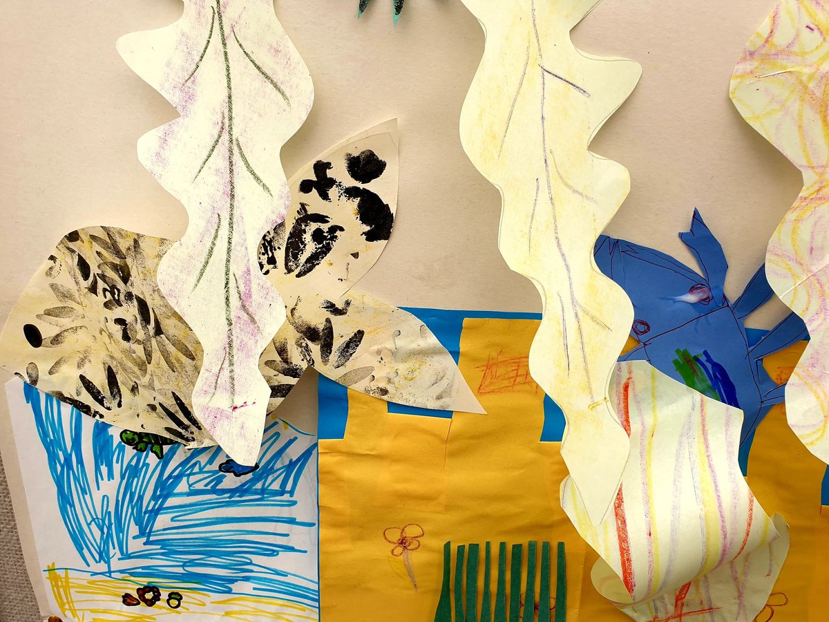 DileuTlodi's tweet photo. Gwaith hyfryd #LlythyrauDrosyGreadigaeth🎨🌱 @DileuTlodi yn yr #Urdd2022 heddiw. Dewch draw i ddweud 👋
Beautiful artwork being created in the Urdd today. Why not come and say hello? 🐟🐠#LettersforCreation #ClimateCrisis https://t.co/AdGcgJk7ZL
