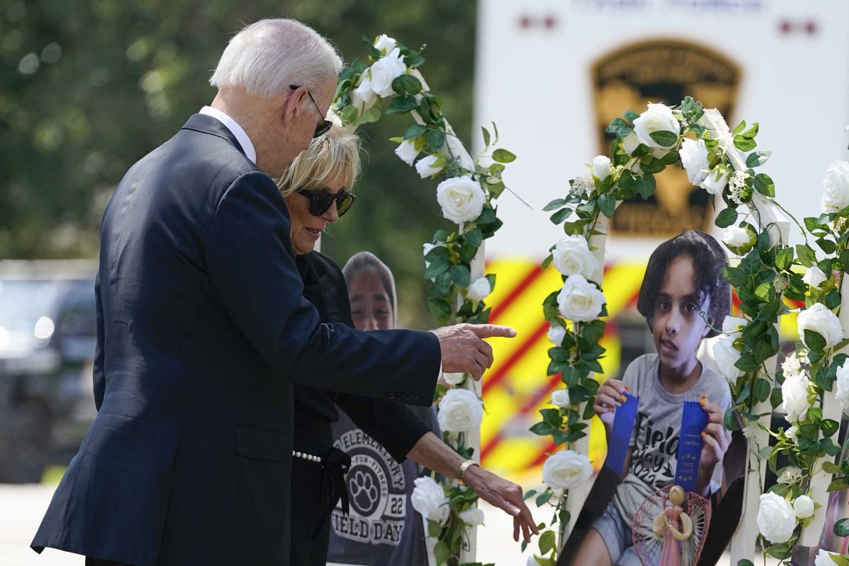 'Everybody is crying': Uvalde school massacre ripples through little towns on Highway 90 dlvr.it/SRRPyj