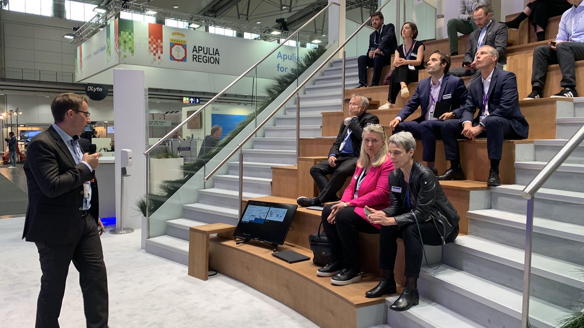 3DEXPERIENCELab's tweet photo. Live here on @3DSGermany booth at #HM22 #KevinRobot presenting their autonomous robot and their use cases in laboratories @hannover_messe #innovation #lifescience #startup https://t.co/fdvTPxDHxZ
