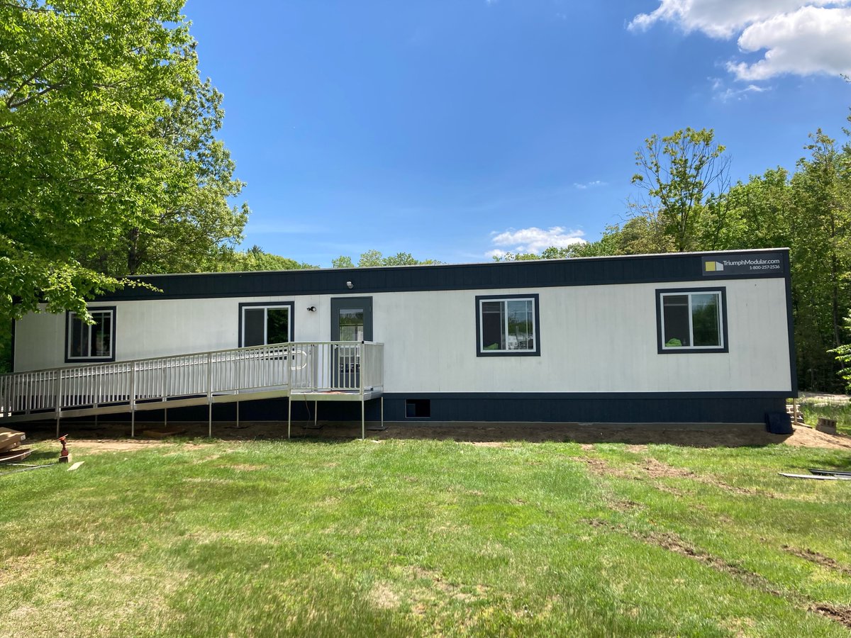 triumphmodular's tweet image. Clients look to us to match their brand and we deliver, like this beautiful modular being set right now! #custom #construction #redefiningmodular #triumph